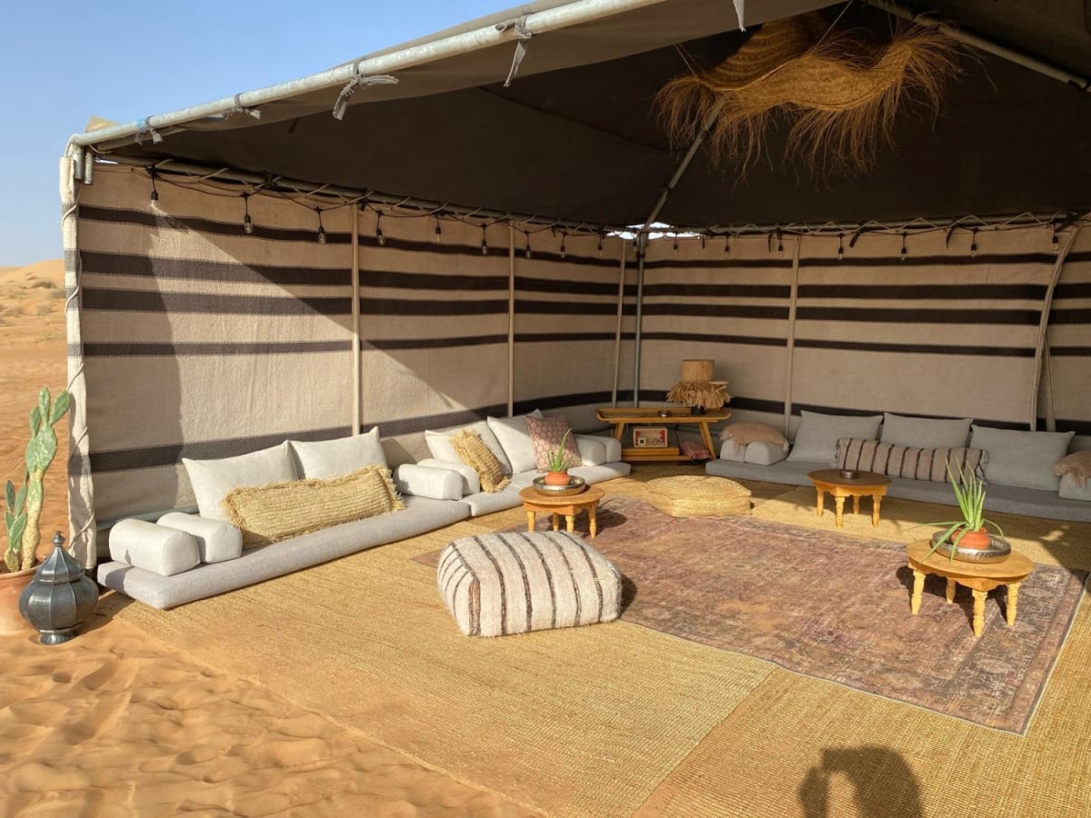 Lounge vor dem Zelt